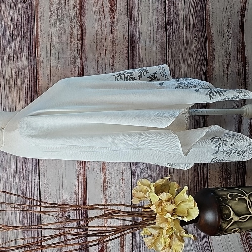 NEW LEAF GARLAND GRAY EMBROIDERED OPEN FRONT KIMONO - Picture 3 of 12